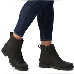 Sorel Women’s Emelie III Chelsea Waterproof boots. Minimal wear
